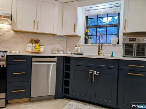20 Quincy Lane West Milford NJ 07480