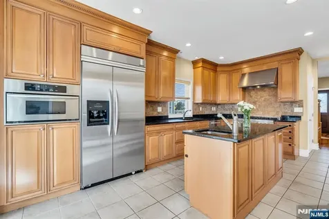 467 Summit Hackensack NJ 07601
