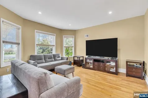 467 Summit Hackensack NJ 07601