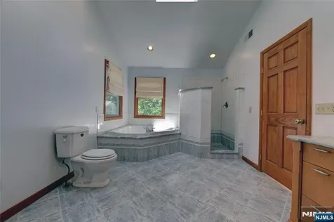 34 Knoll Road Wayne NJ 07470