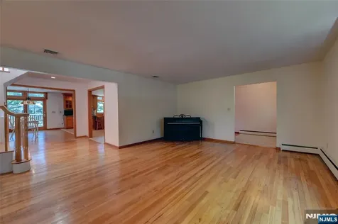 34 Knoll Road Wayne NJ 07470