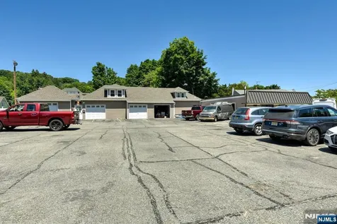 150 Hamburg Turnpike Bloomingdale NJ 07403