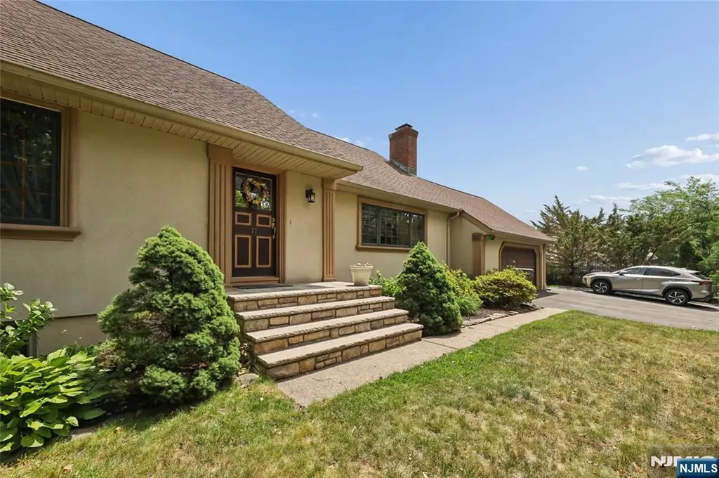17 River Drive Elmwood Park NJ 07407