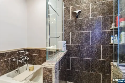 17 River Drive Elmwood Park NJ 07407