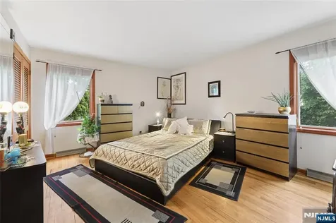 17 River Drive Elmwood Park NJ 07407