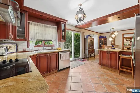 17 River Drive Elmwood Park NJ 07407