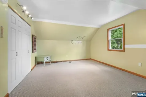 17 River Drive Elmwood Park NJ 07407