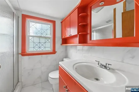 17 River Drive Elmwood Park NJ 07407