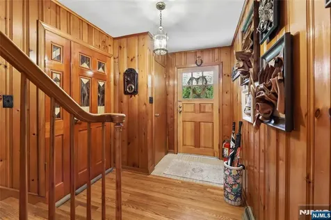 17 River Drive Elmwood Park NJ 07407