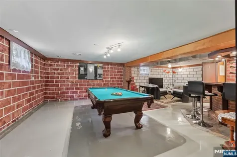 17 River Drive Elmwood Park NJ 07407