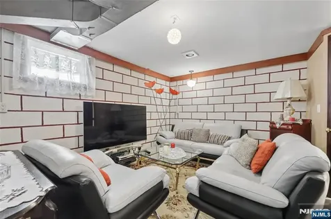 17 River Drive Elmwood Park NJ 07407