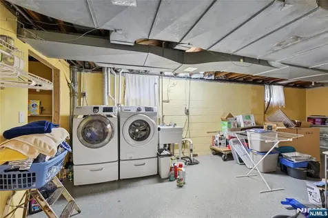 17 River Drive Elmwood Park NJ 07407