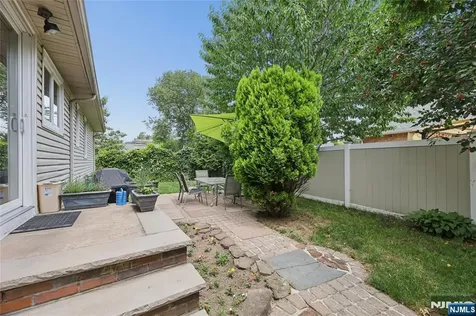 17 River Drive Elmwood Park NJ 07407