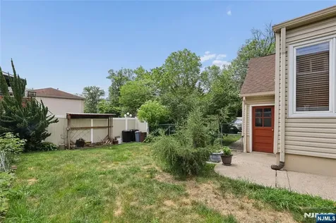17 River Drive Elmwood Park NJ 07407