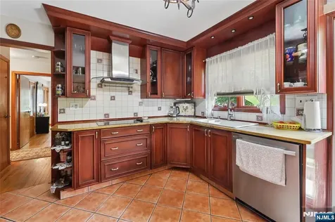 17 River Drive Elmwood Park NJ 07407