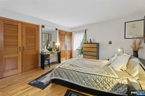 17 River Drive Elmwood Park NJ 07407