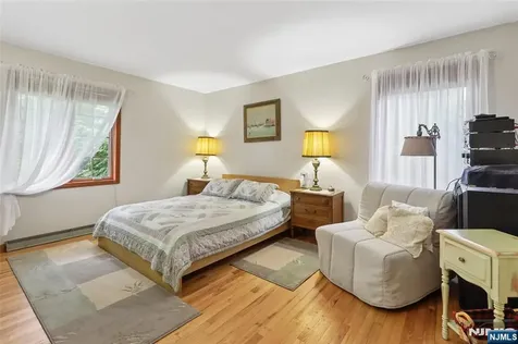 17 River Drive Elmwood Park NJ 07407