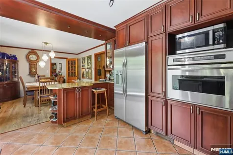 17 River Drive Elmwood Park NJ 07407