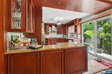 17 River Drive Elmwood Park NJ 07407