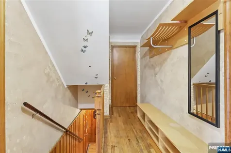 17 River Drive Elmwood Park NJ 07407