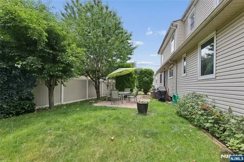 17 River Drive Elmwood Park NJ 07407