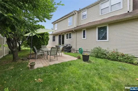 17 River Drive Elmwood Park NJ 07407
