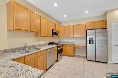 2202 Warrens Way Wanaque NJ 07465