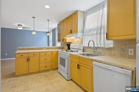 92 Windsor Street Kearny NJ 07032