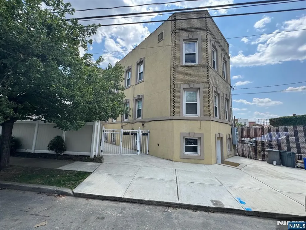 233 Malvern Street Newark NJ 07105