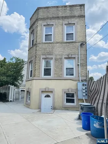 233 Malvern Street Newark NJ 07105