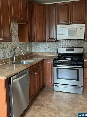 233 Malvern Street Newark NJ 07105