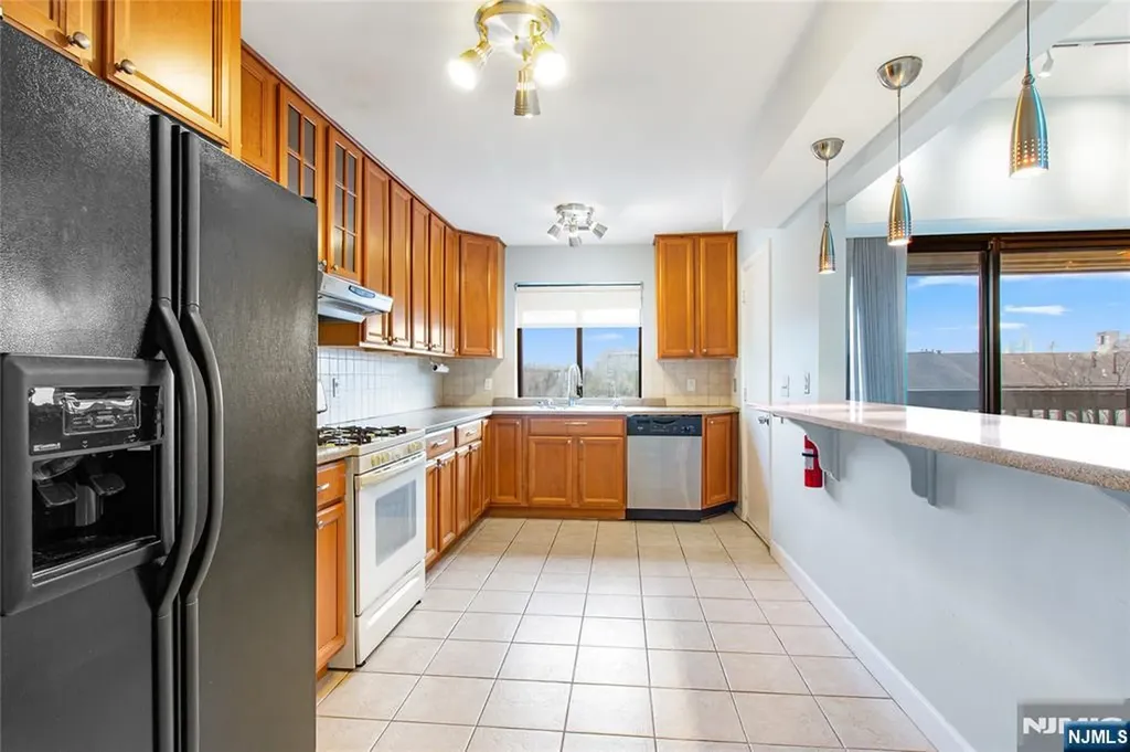 33 Green Valley Court Secaucus NJ 07094
