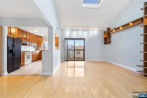 33 Green Valley Court Secaucus NJ 07094