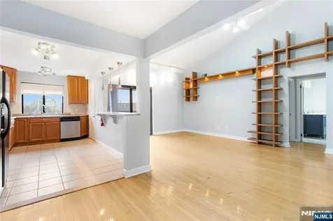 33 Green Valley Court Secaucus NJ 07094