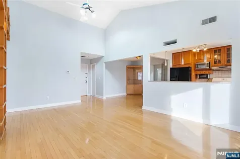 33 Green Valley Court Secaucus NJ 07094
