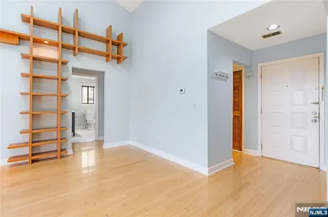 33 Green Valley Court Secaucus NJ 07094