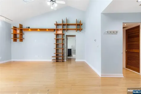 33 Green Valley Court Secaucus NJ 07094