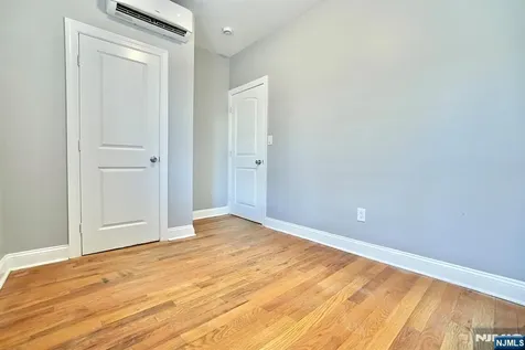 351 Mulberry Street Newark NJ 07102