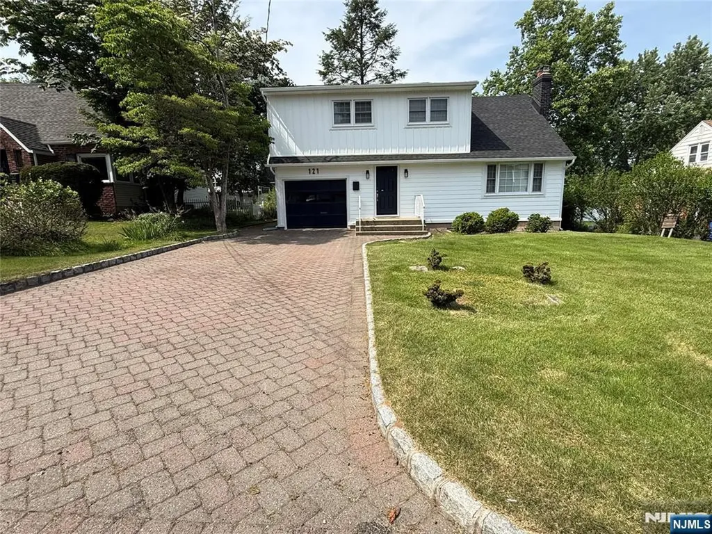 121 Newcomb Tenafly NJ 07670