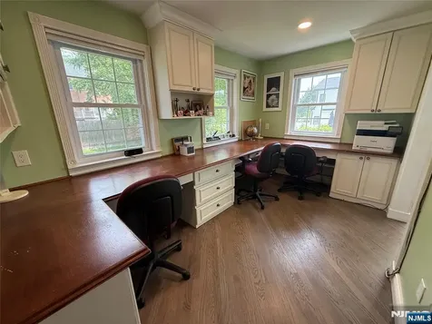 121 Newcomb Tenafly NJ 07670