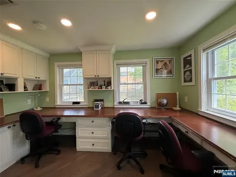 121 Newcomb Tenafly NJ 07670