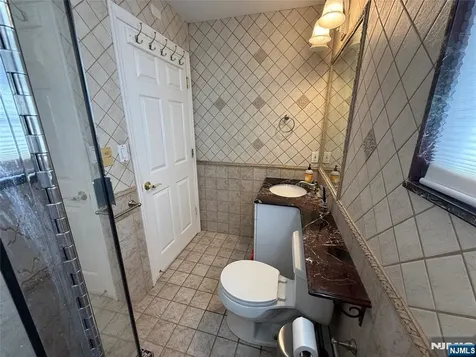 121 Newcomb Tenafly NJ 07670