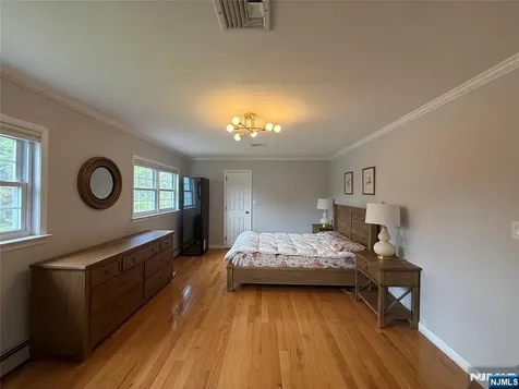 121 Newcomb Tenafly NJ 07670