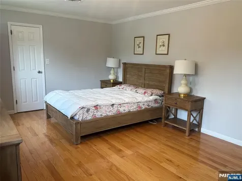 121 Newcomb Tenafly NJ 07670