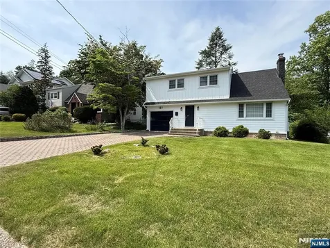121 Newcomb Tenafly NJ 07670