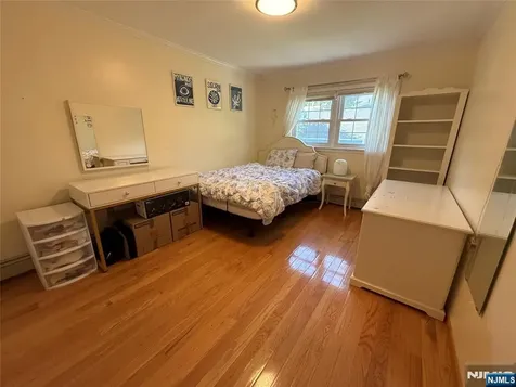 121 Newcomb Tenafly NJ 07670