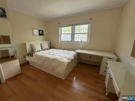 121 Newcomb Tenafly NJ 07670