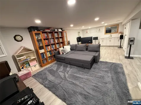 121 Newcomb Tenafly NJ 07670