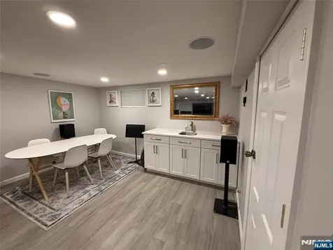 121 Newcomb Tenafly NJ 07670