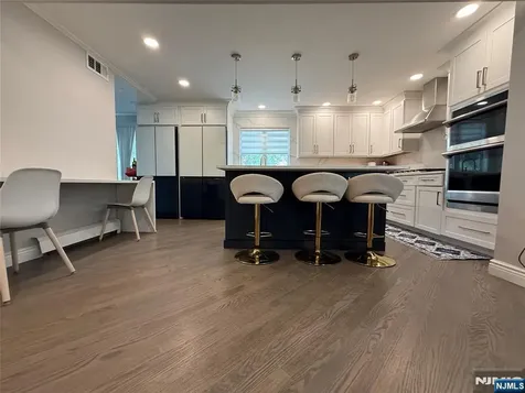 121 Newcomb Tenafly NJ 07670